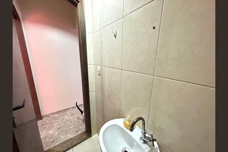 Casa à venda com 299m², 3 quartos e 2 vagas Casa à venda com 299m², 3 quartos e 2 vagasBanheiro 2