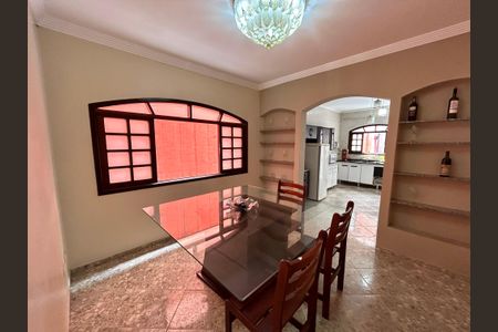 Casa à venda com 299m², 3 quartos e 2 vagas Casa à venda com 299m², 3 quartos e 2 vagasCopa