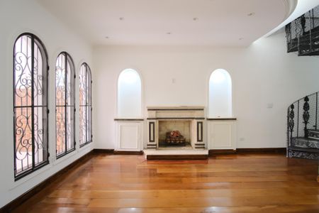 Casa à venda com 320m², 5 quartos e 3 vagasSala