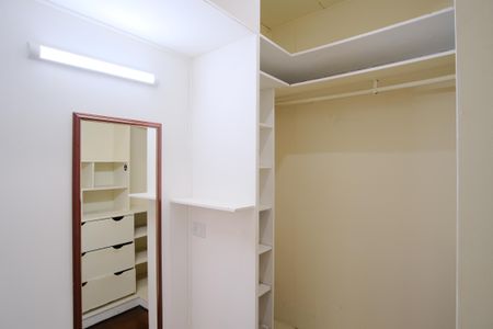 Casa à venda com 320m², 5 quartos e 3 vagasCloset da Suíte 1