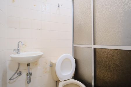 Casa à venda com 320m², 5 quartos e 3 vagasBanheiro da Suíte de serviço