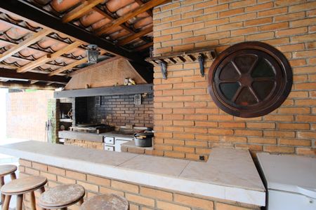 Casa à venda com 320m², 5 quartos e 3 vagasQuintal