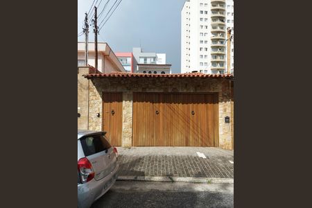 Casa à venda com 320m², 5 quartos e 3 vagas Casa à venda com 320m², 5 quartos e 3 vagasFachada