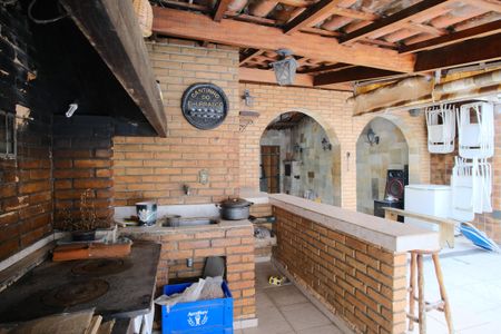 Casa à venda com 320m², 5 quartos e 3 vagasQuintal