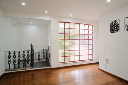 Casa à venda com 320m², 5 quartos e 3 vagasHall dos Quartos