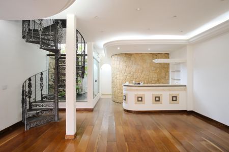 Casa à venda com 320m², 5 quartos e 3 vagasSala