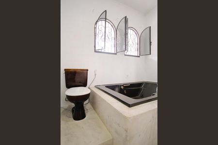 Casa à venda com 320m², 5 quartos e 3 vagasBanheiro da Suíte 1