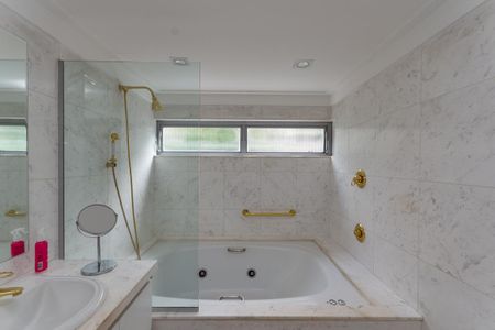 Apartamento à venda com 195m², 3 quartos e 2 vagasBanheiro do quarto 3 Suíte