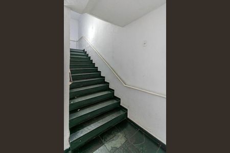 Apartamento para alugar com 47m², 2 quartos e sem vaga Apartamento para alugar com 47m², 2 quartos e sem vagaÁrea comum - Escadas