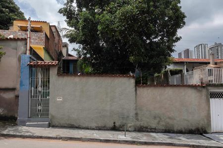 Casa à venda com 273m², 2 quartos e 4 vagas Casa à venda com 273m², 2 quartos e 4 vagasFachada