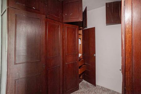 Casa à venda com 273m², 2 quartos e 4 vagas Casa à venda com 273m², 2 quartos e 4 vagasCloset do quarto 2