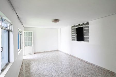 Casa à venda com 273m², 2 quartos e 4 vagas Casa à venda com 273m², 2 quartos e 4 vagasSala