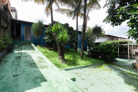 Casa à venda com 273m², 2 quartos e 4 vagas Casa à venda com 273m², 2 quartos e 4 vagasQuintal