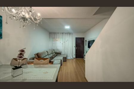 Casa à venda com 112m², 2 quartos e 2 vagasSala