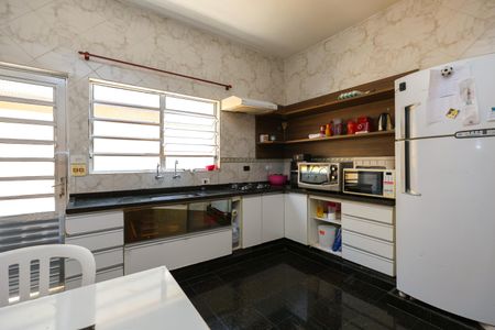Casa à venda com 350m², 5 quartos e 3 vagas Casa à venda com 350m², 5 quartos e 3 vagasCozinha