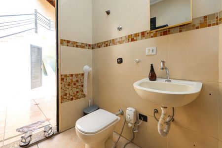 Casa à venda com 350m², 5 quartos e 3 vagas Casa à venda com 350m², 5 quartos e 3 vagasBanheiro da Suíte