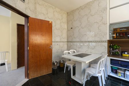Casa à venda com 350m², 5 quartos e 3 vagas Casa à venda com 350m², 5 quartos e 3 vagasCozinha