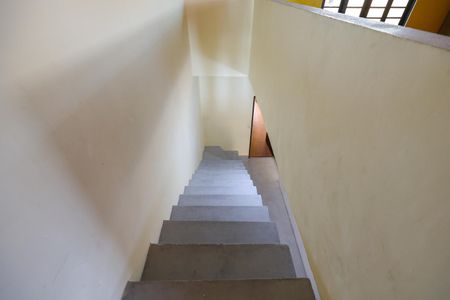 Casa à venda com 350m², 5 quartos e 3 vagas Casa à venda com 350m², 5 quartos e 3 vagasEscada