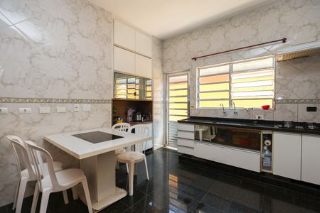 Casa à venda com 350m², 5 quartos e 3 vagas Casa à venda com 350m², 5 quartos e 3 vagasCozinha