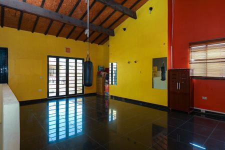 Casa à venda com 350m², 5 quartos e 3 vagas Casa à venda com 350m², 5 quartos e 3 vagasSalão