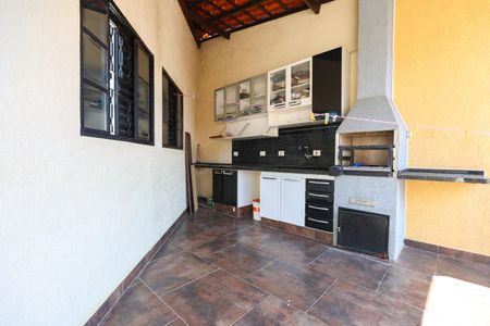 Casa à venda com 350m², 5 quartos e 3 vagas Casa à venda com 350m², 5 quartos e 3 vagasÁrea comum - Churrasqueira
