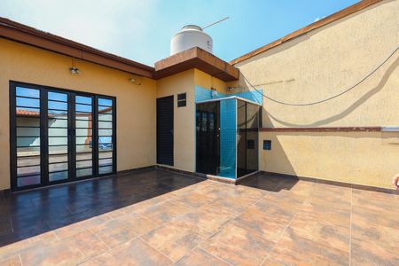 Casa à venda com 350m², 5 quartos e 3 vagas Casa à venda com 350m², 5 quartos e 3 vagasÁrea externa