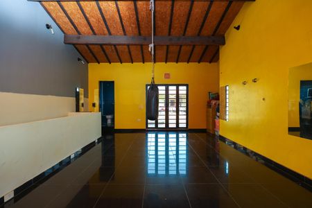 Casa à venda com 350m², 5 quartos e 3 vagas Casa à venda com 350m², 5 quartos e 3 vagasSalão