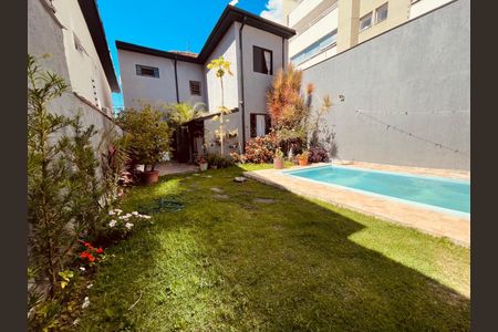 Casa para alugar com 190m², 3 quartos e 3 vagas Casa para alugar com 190m², 3 quartos e 3 vagasÁrea externa