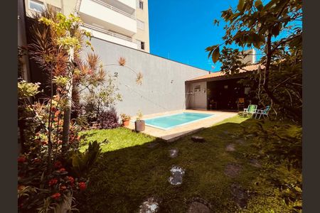 Casa para alugar com 190m², 3 quartos e 3 vagas Casa para alugar com 190m², 3 quartos e 3 vagasÁrea externa