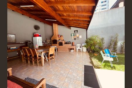 Casa para alugar com 190m², 3 quartos e 3 vagas Casa para alugar com 190m², 3 quartos e 3 vagasÁrea externa