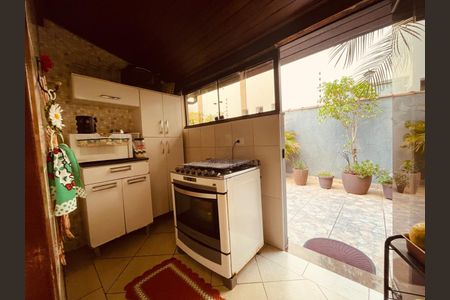 Casa para alugar com 190m², 3 quartos e 3 vagas Casa para alugar com 190m², 3 quartos e 3 vagasCozinha