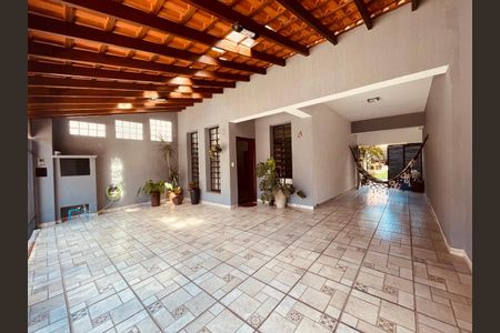 Casa para alugar com 190m², 3 quartos e 3 vagas Casa para alugar com 190m², 3 quartos e 3 vagasÁrea externa