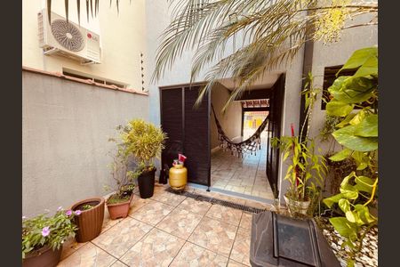 Casa para alugar com 190m², 3 quartos e 3 vagas Casa para alugar com 190m², 3 quartos e 3 vagasÁrea externa