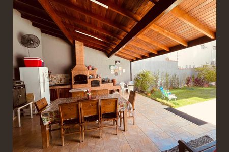 Casa para alugar com 190m², 3 quartos e 3 vagas Casa para alugar com 190m², 3 quartos e 3 vagasÁrea externa