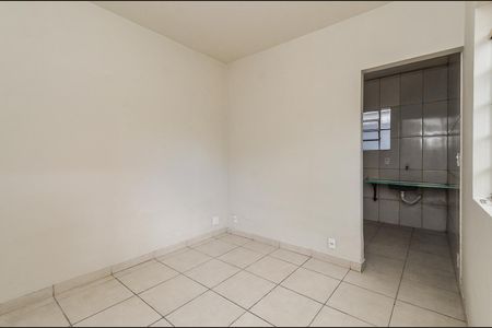 Casa para alugar com 30m², 1 quarto e 1 vaga Casa para alugar com 30m², 1 quarto e 1 vagaSala