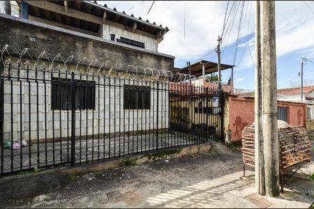 Casa para alugar com 30m², 1 quarto e 1 vaga Casa para alugar com 30m², 1 quarto e 1 vagaFachada