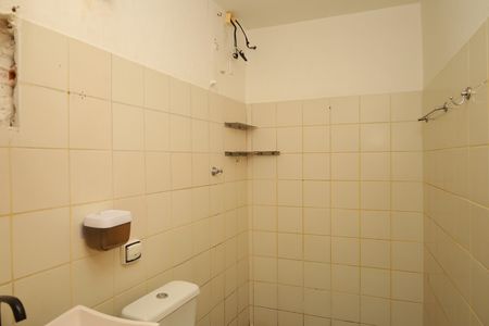 Banheiro de casa para alugar com 2 quartos, 60m² em Parque Cruzeiro do Sul, São Paulo