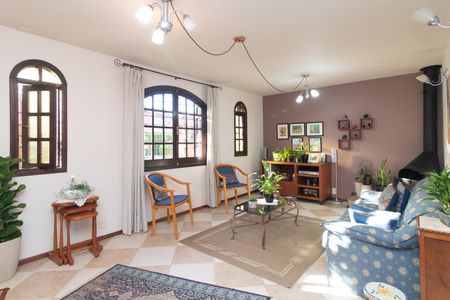 Sala de casa à venda com 4 quartos, 268m² em Serraria, Porto Alegre