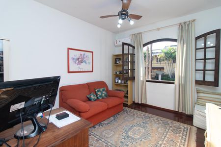 Casa à venda com 268m², 4 quartos e 2 vagasQuarto 4