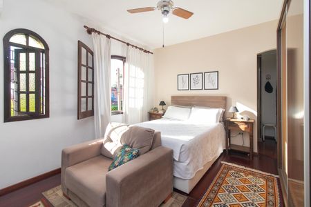 Casa à venda com 268m², 4 quartos e 2 vagasQuarto 1