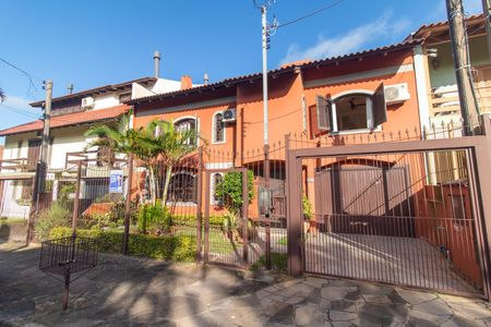 Casa à venda com 268m², 4 quartos e 2 vagasFachada