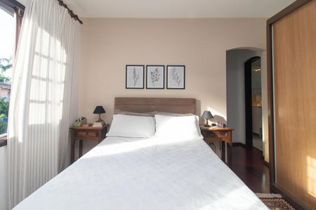 Casa à venda com 268m², 4 quartos e 2 vagasQuarto 1