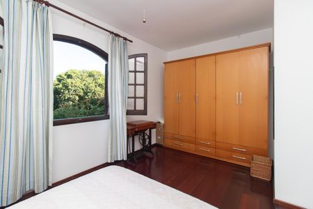 Casa à venda com 268m², 4 quartos e 2 vagasQuarto 2