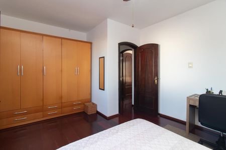 Casa à venda com 268m², 4 quartos e 2 vagasQuarto 2