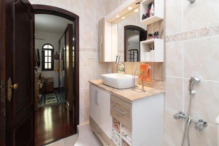 Casa à venda com 268m², 4 quartos e 2 vagasBanheiro