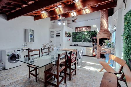 Casa à venda com 186m², 2 quartos e 1 vagaÁrea externa