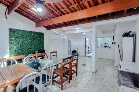Casa à venda com 186m², 2 quartos e 1 vagaÁrea externa