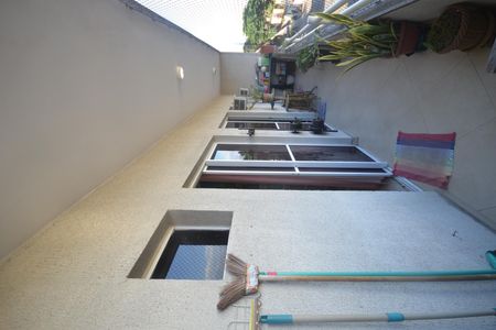 Apartamento para alugar com 70m², 2 quartos e 1 vagaVaranda