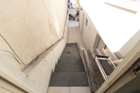Casa à venda com 125m², 4 quartos e 2 vagasEscada