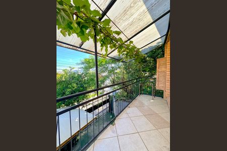 Casa para alugar com 92m², 2 quartos e 2 vagasVaranda